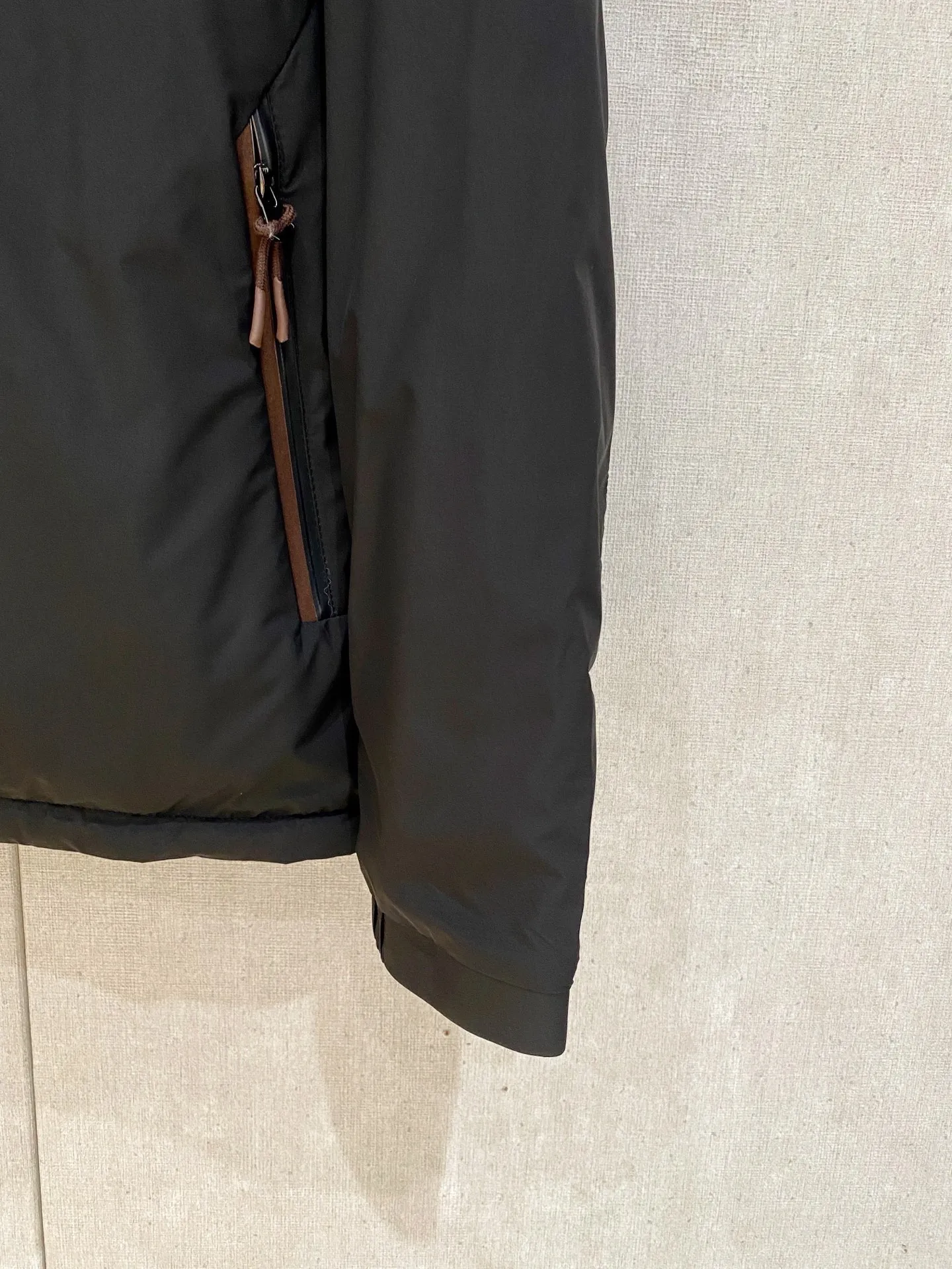 ZEGNA ✅ ： ， ， ； ， 。 ， ， 。 ✅ ：Classic ， ， ， ， 。 ✅ ： ， ， ； ， logo， ， 。 ： 、Cream White、Black。 ✅ ： ， ， ， 、 、 ， Versatile 。 Sizes：M-4XL